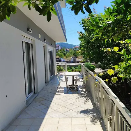Aristotelis Ground Floor شقة